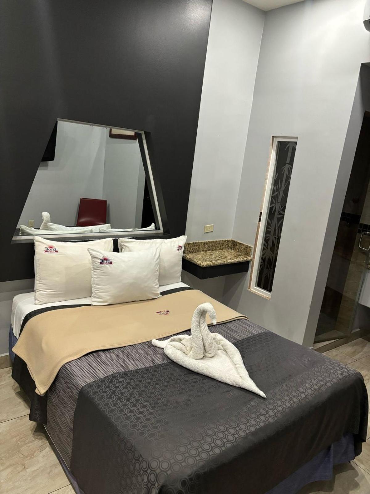 Hotel Diaz تيجوانا المظهر الخارجي الصورة
